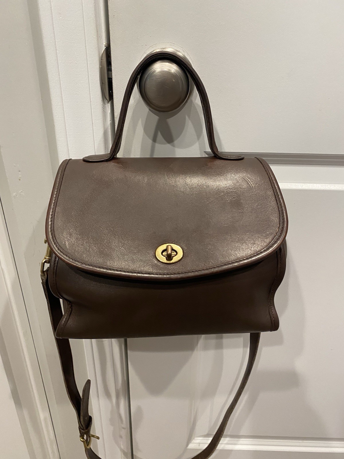 COACH 9977 Manor Bag 2 way Turn Lock Leather Brown Vintage w Strap cross body COACH 9977 Manor Bag 2 way Turn Lock Leather Brown Vintage w Strap cross body