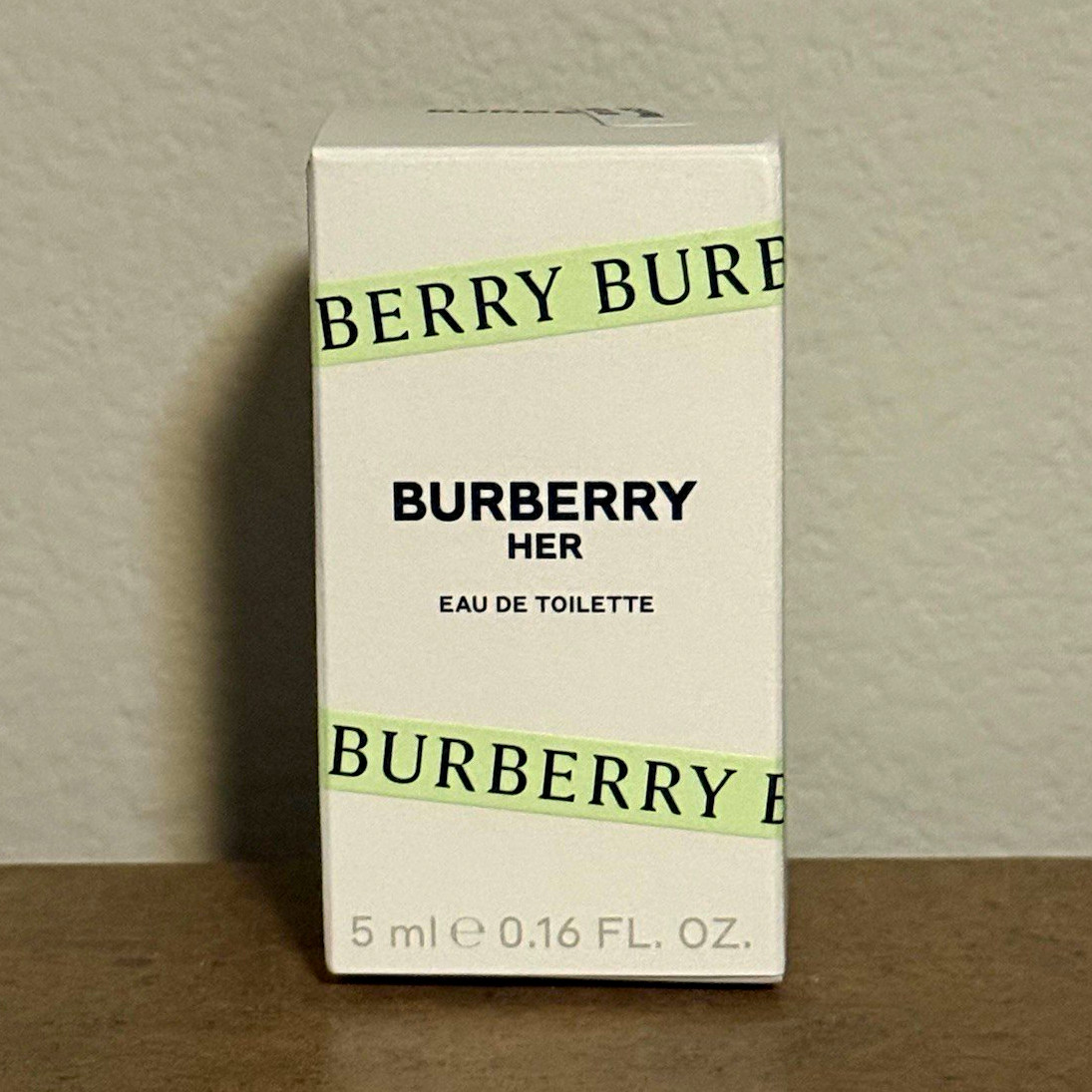 Burberry Her Eau de Toilette Spray Sample Size 0.16 fl oz / 5 ml Mini Burberry Her Eau de Toilette Spray Sample Size 0.16 fl oz / 5 ml Mini