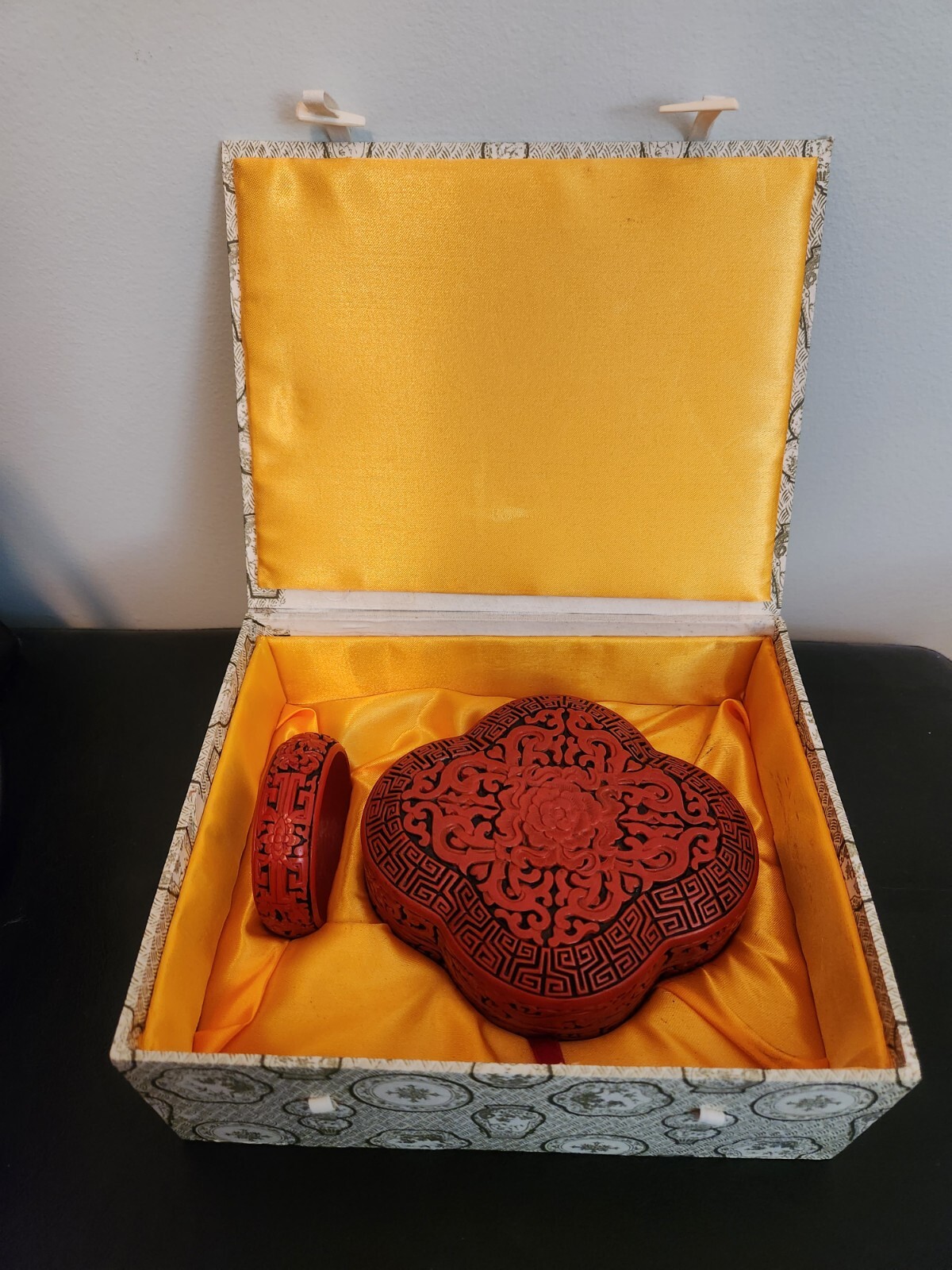 Gift Set- China red lacquerware Dynasty Flower Jewelry Box & Matching Bracelet Gift Set- China red lacquerware Dynasty Flower Jewelry Box & Matching Bracelet