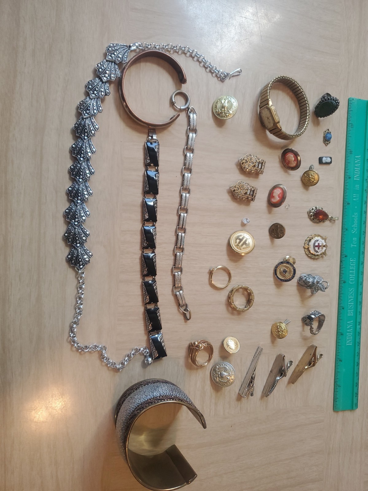 Beautiful Vintage Lot Of Jewelry Rings And Pendants And Bracelets And More Beautiful Vintage Lot Of Jewelry Rings And Pendants And Bracelets And More
