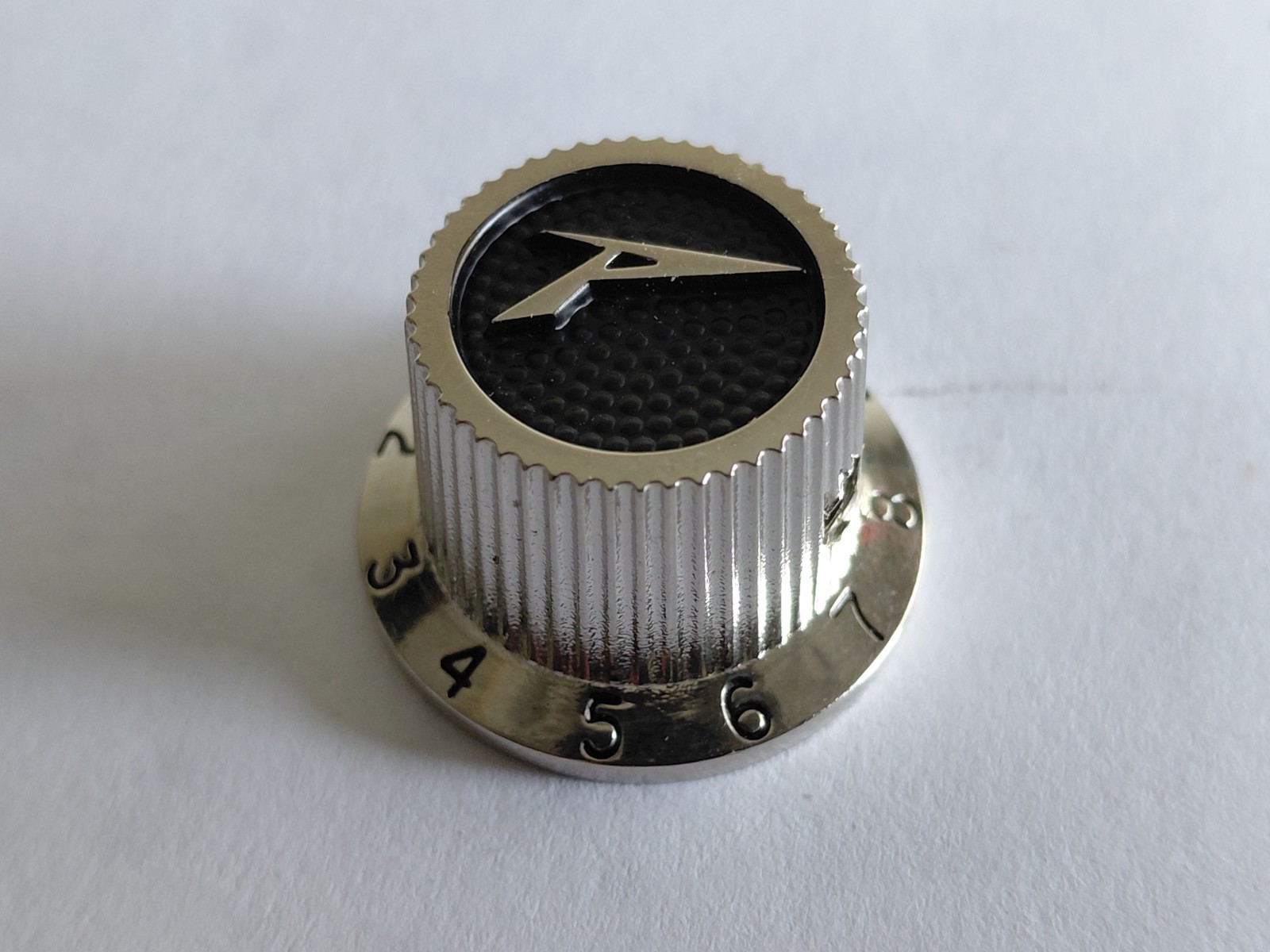 Peavey Logo Knob Nickel Plate Finish - 1/4\