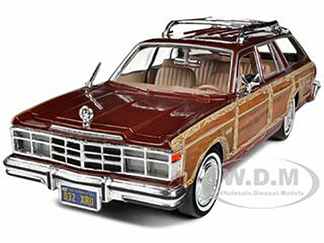 1979 CHRYSLER LEBARON TOWN AND COUNTRY BURGUNDY 1:24 MODEL CAR BY MOTORMAX 73331