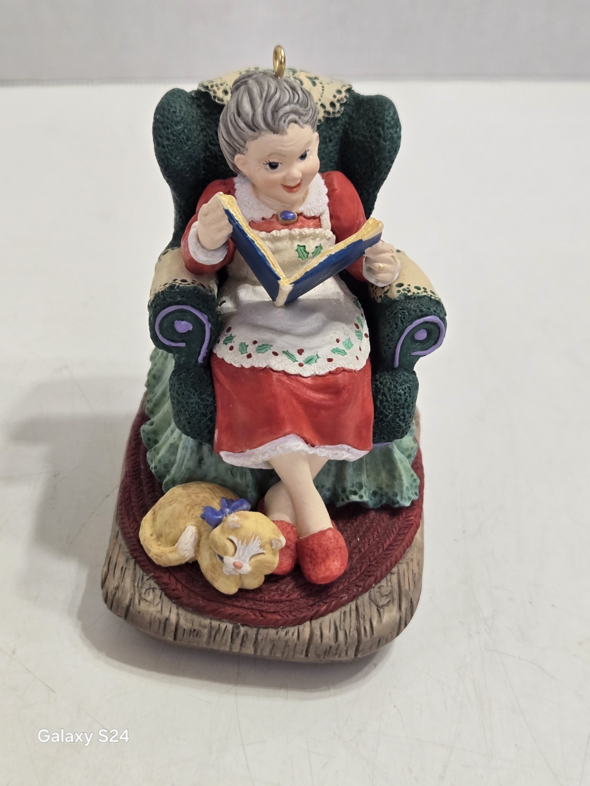 Vintage 1997 Mrs Claus Story HALL KEEPSAKE ORNAMENT- No Box