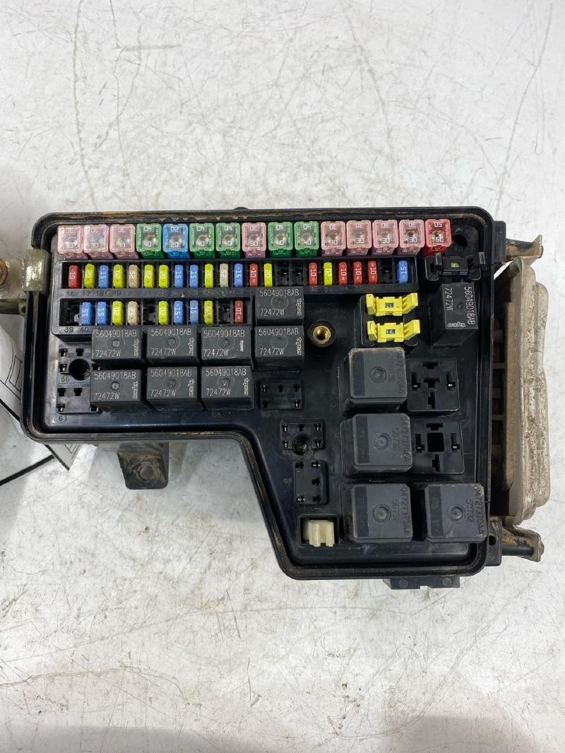 2004-2005 Dodge Ram 1500 2500 5.7L Engine Fuse Box OEM