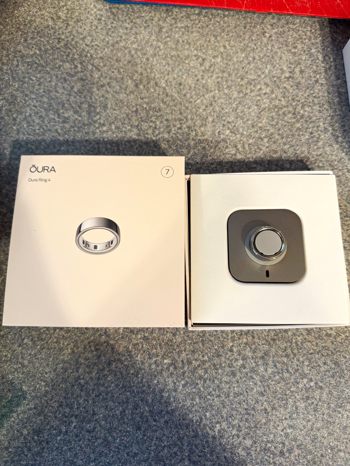 ŌURA Oura Ring 4 Activity Tracker Smart Ring Size 7 Silver w/ Charger & Cable ŌURA Oura Ring 4 Activity Tracker Smart Ring Size 7 Silver w/ Charger & Cable