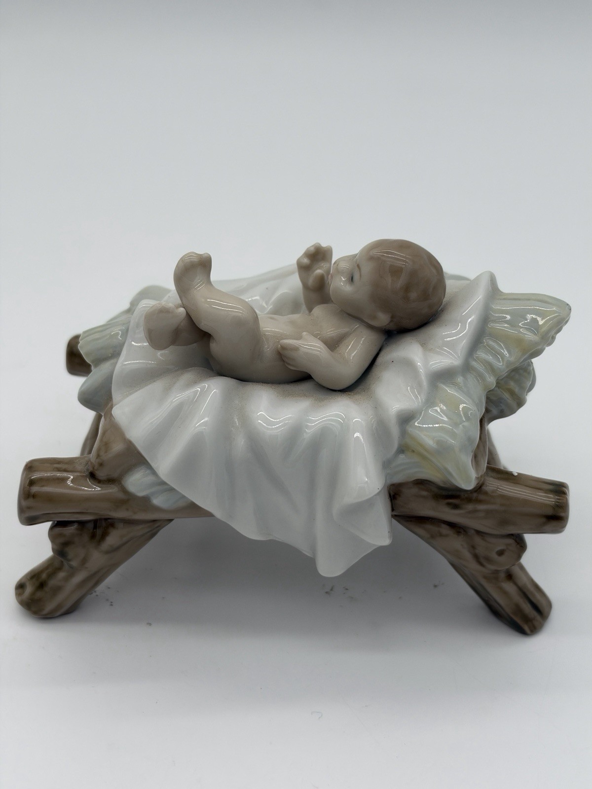 Lladro Spain Porcelain #5745 Baby Jesus Nativity Figurine Painted Glossy Rare 3” Lladro Spain Porcelain #5745 Baby Jesus Nativity Figurine Painted Glossy Rare 3”