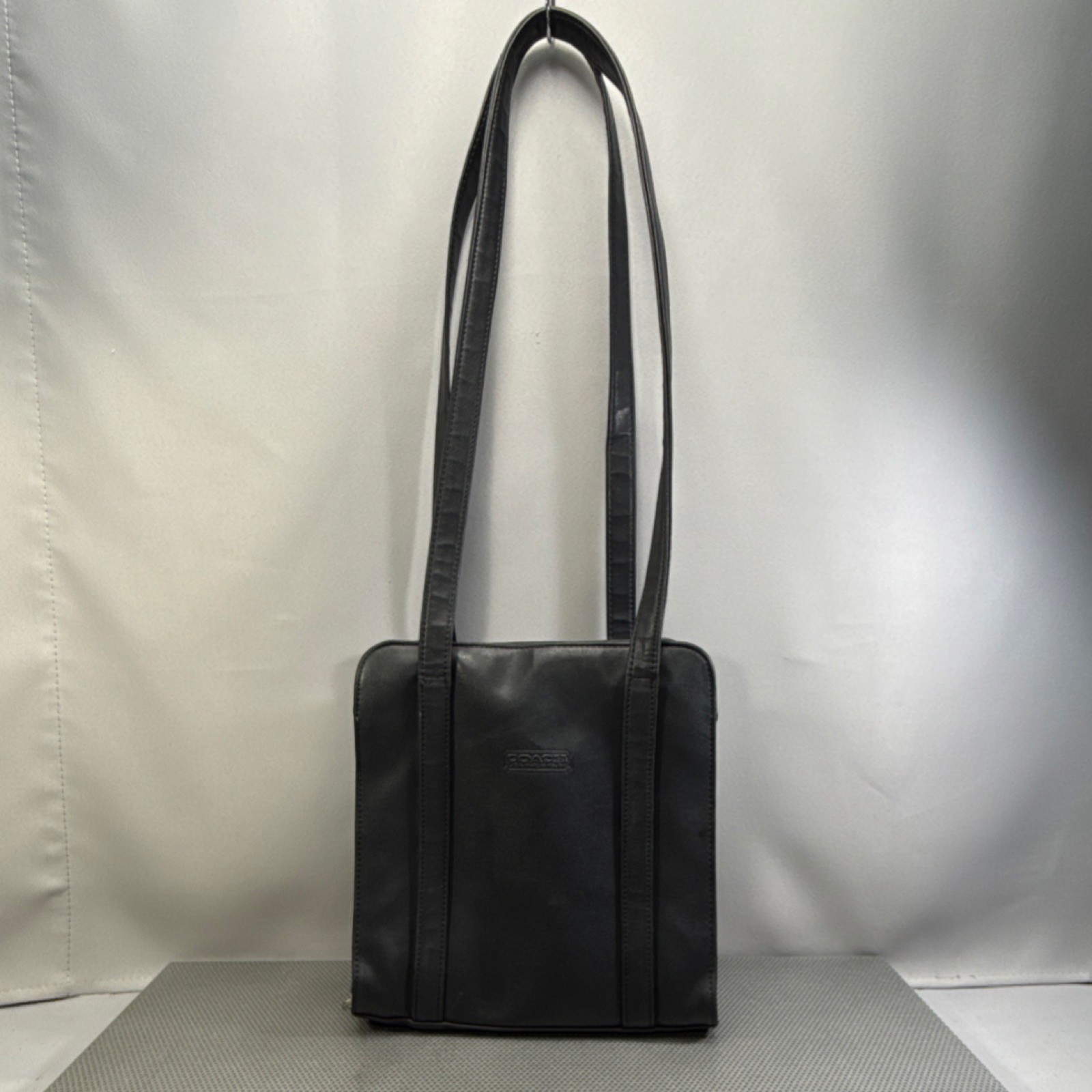 Vintage Coach Black Shoulder Bag with Inner compartments Shoulder Straps READ Vintage Coach Black Shoulder Bag with Inner compartments Shoulder Straps READ