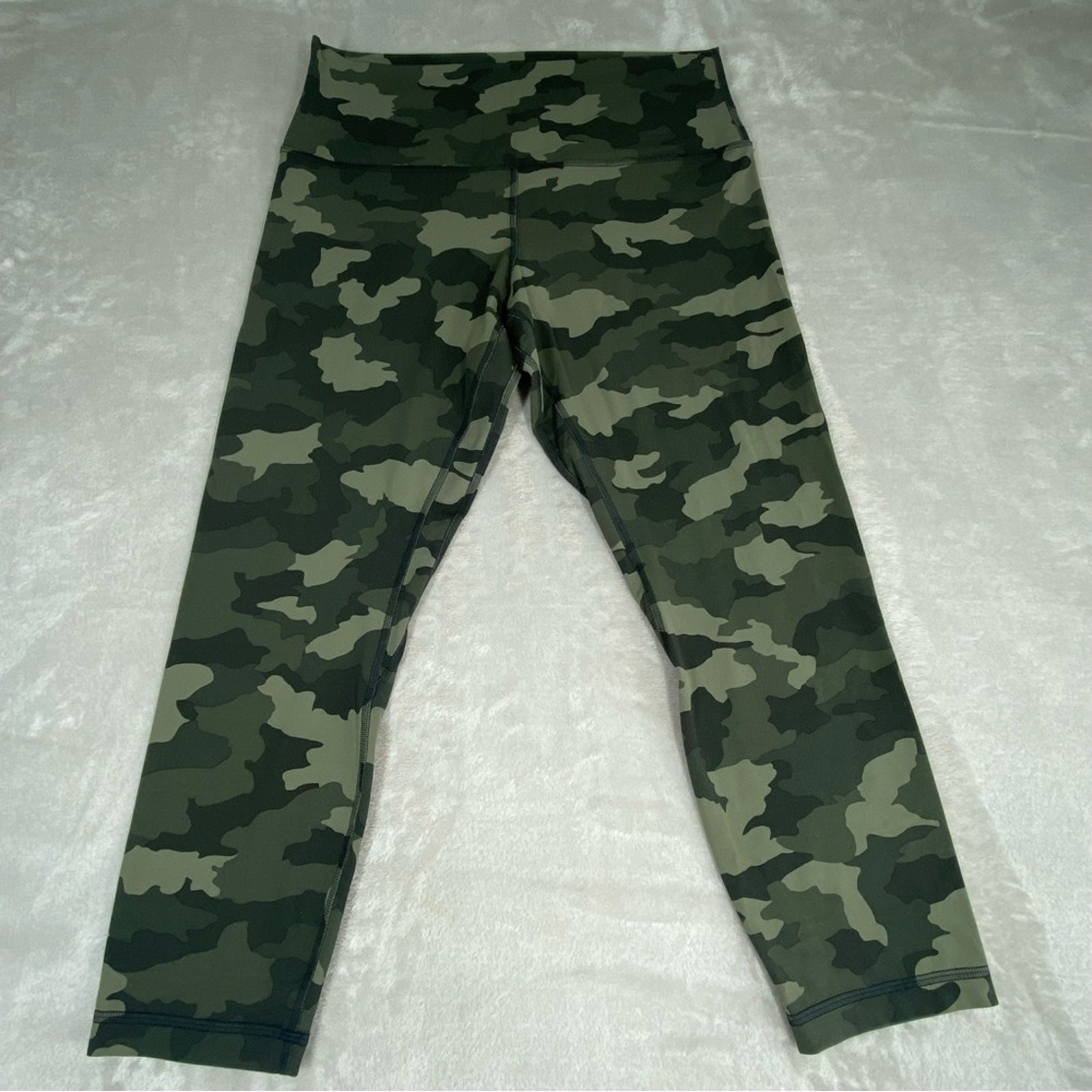 Lululemon Wunder Train High-Rise Tight legging camoSize 12 Lululemon Wunder Train High-Rise Tight legging camoSize 12