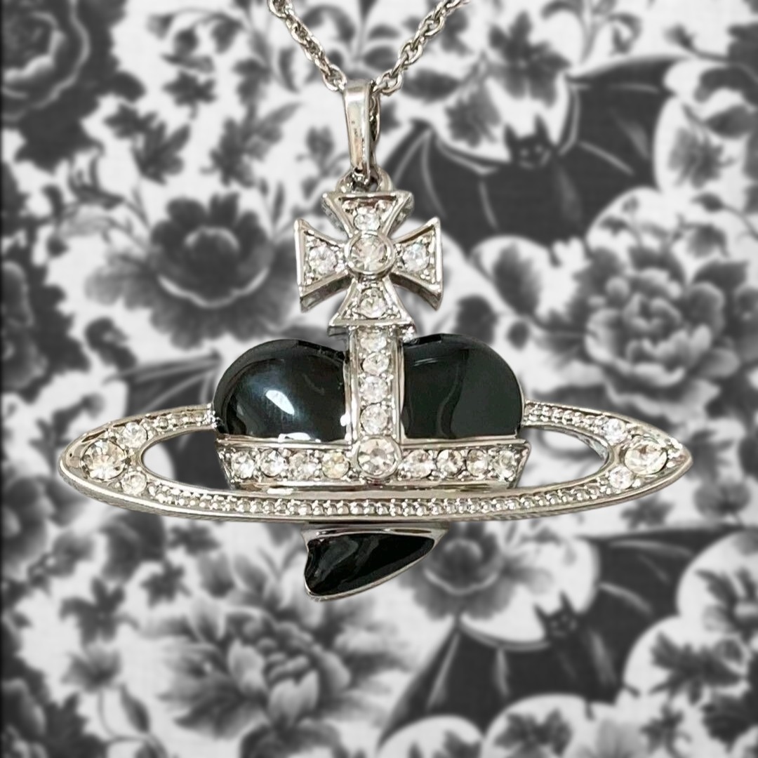 Vivienne Westwood Diamante Black Heart Orb Necklace Pendant with drawstring Vivienne Westwood Diamante Black Heart Orb Necklace Pendant with drawstring