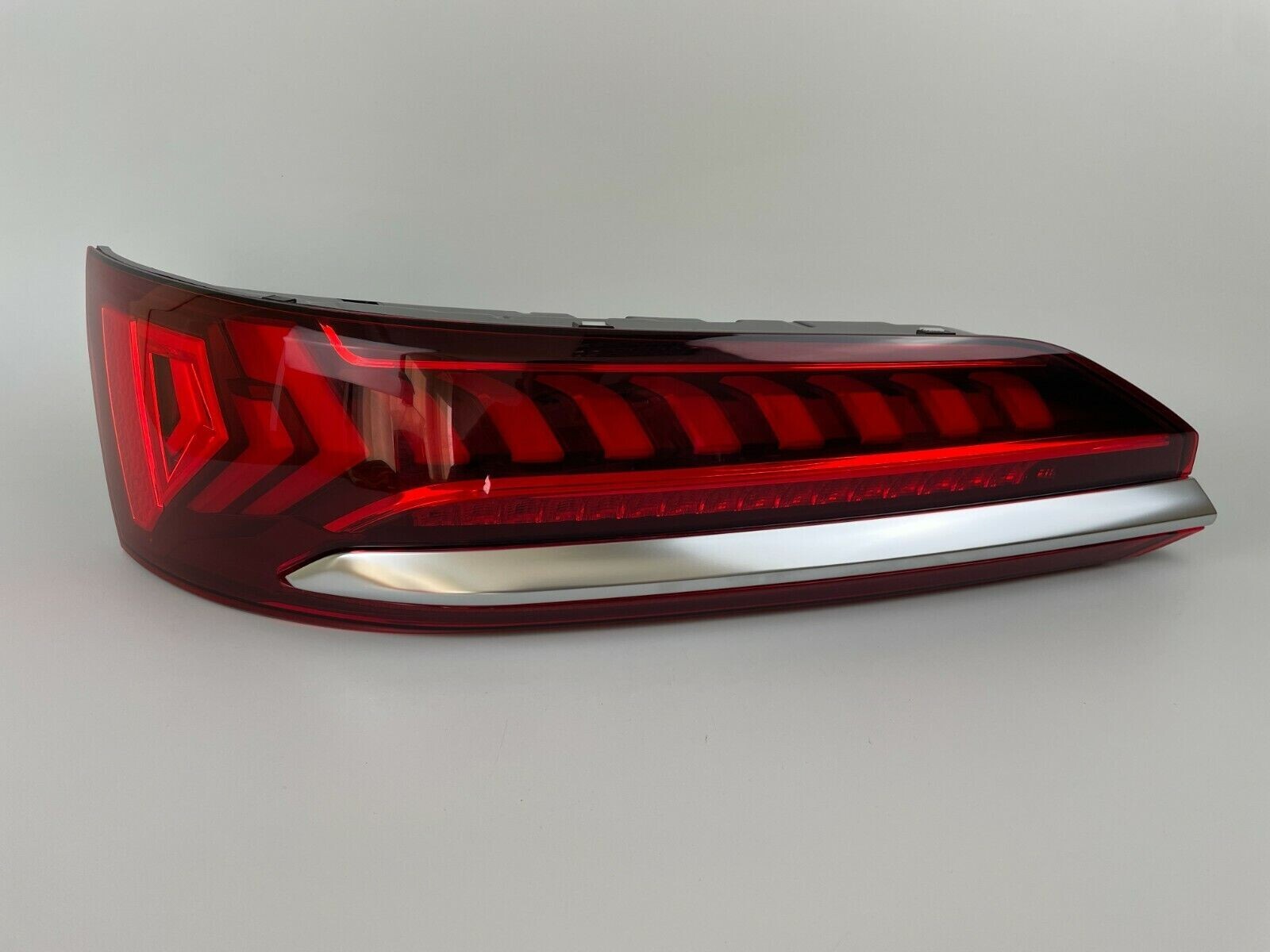 USA Audi Q7 4M0 Rear Left Side LED Tail Light Mint Like New OEM  4M0945093G USED