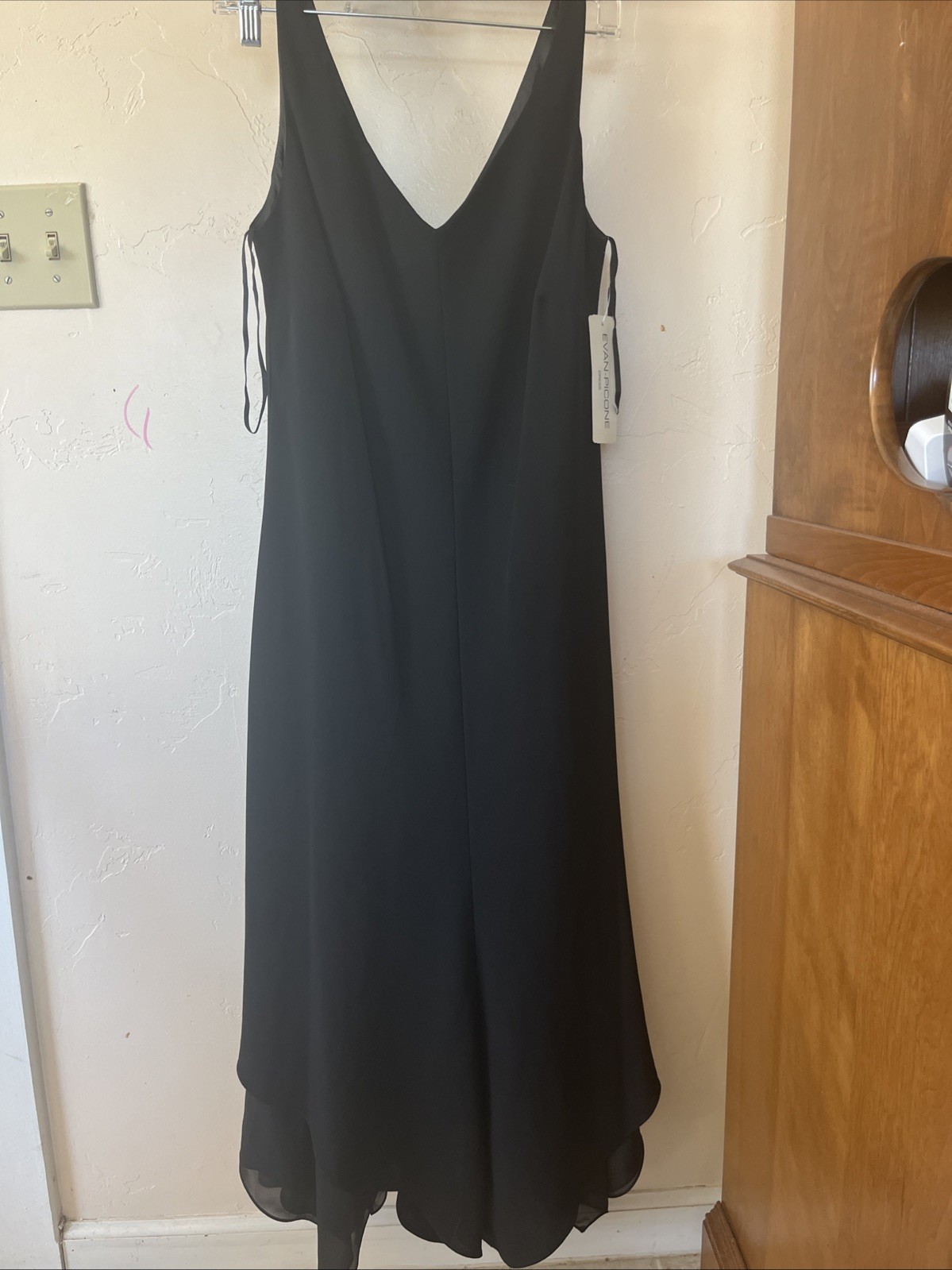 Evan PICONE Dress Black V Neck Evan PICONE Dress Black V Neck