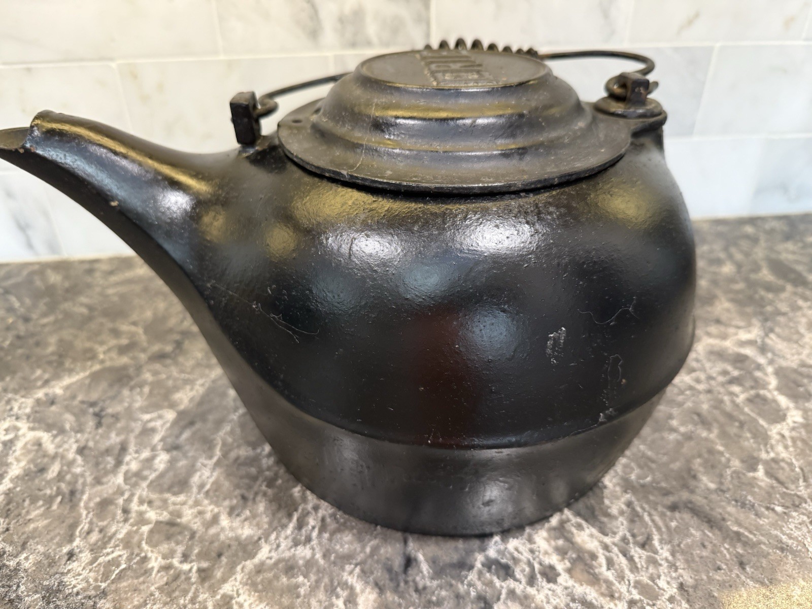 Pre Griswold Erie Cast Iron Tea Kettle - Swivel Lid - Pre Numbering Pre Griswold Erie Cast Iron Tea Kettle - Swivel Lid - Pre Numbering