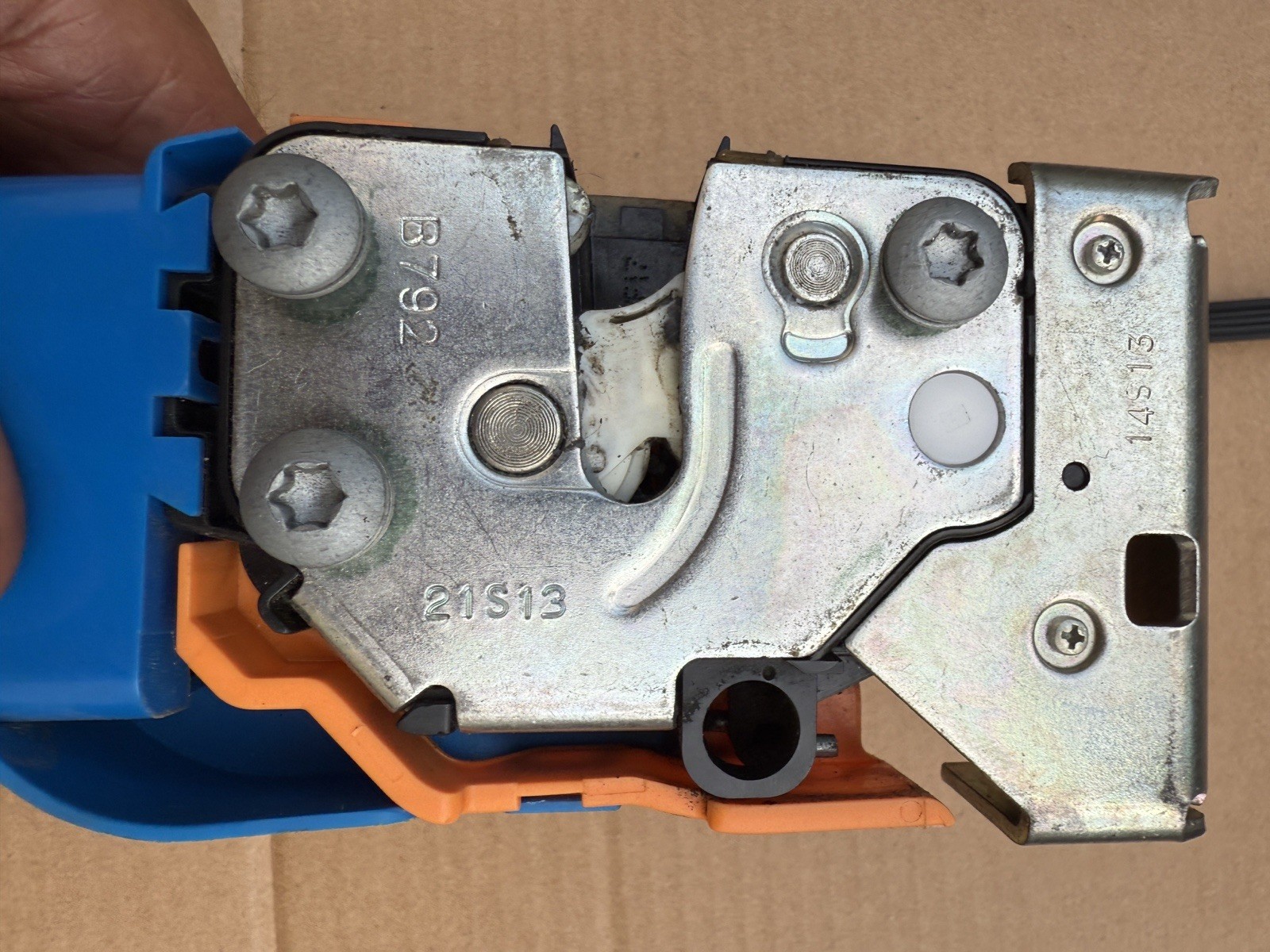 14-17 Fiat 500L Trekking Front Left Driver Door Lock Latch Actuator USED OEM 14-17 Fiat 500L Trekking Front Left Driver Door Lock Latch Actuator USED OEM