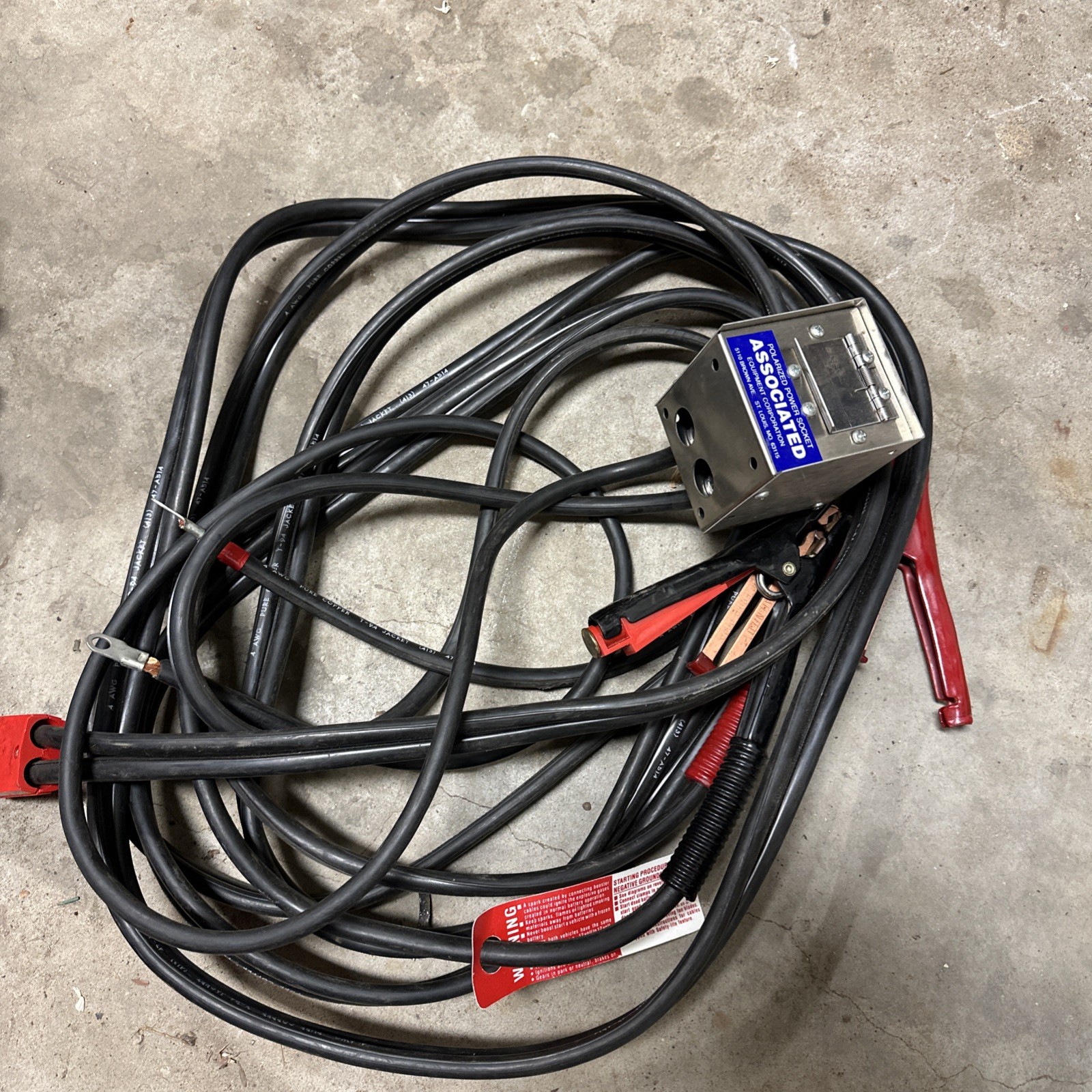 Associated Equipment 6139 Plug-In Starting Cable Set, 4 AWG, 500 Amp Associated Equipment 6139 Plug-In Starting Cable Set, 4 AWG, 500 Amp