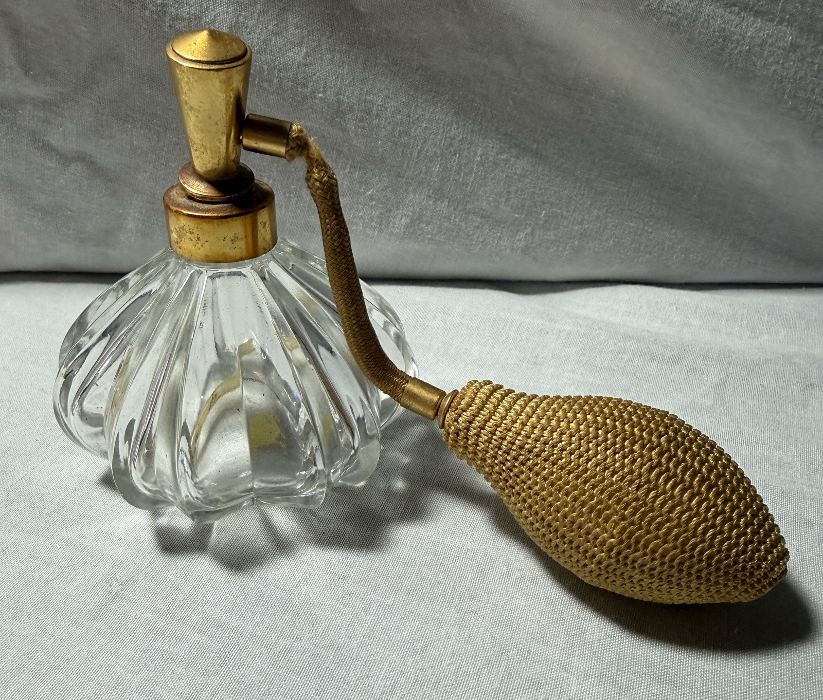 Vintage MCM Fluted Perfume Atomizer Non Working Decor Bulb Clear Gold Vintage MCM Fluted Perfume Atomizer Non Working Decor Bulb Clear Gold