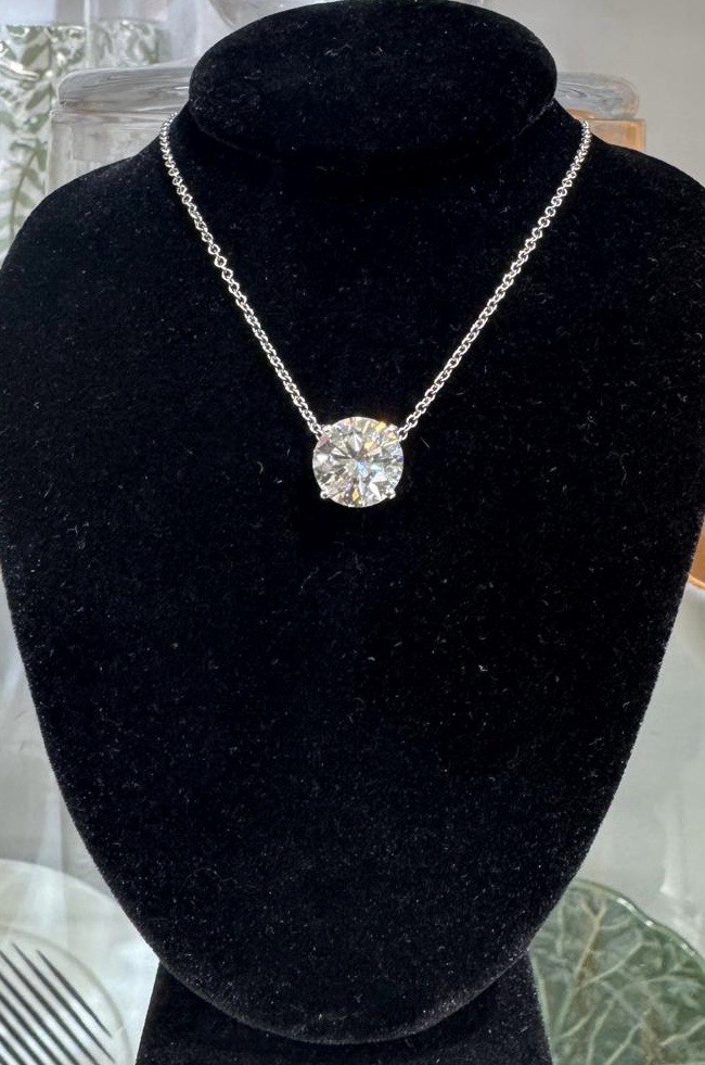 Lab Grown Diamond 5.08 Carat Round IGI Certified White Gold Pendant Lab Grown Diamond 5.08 Carat Round IGI Certified White Gold Pendant