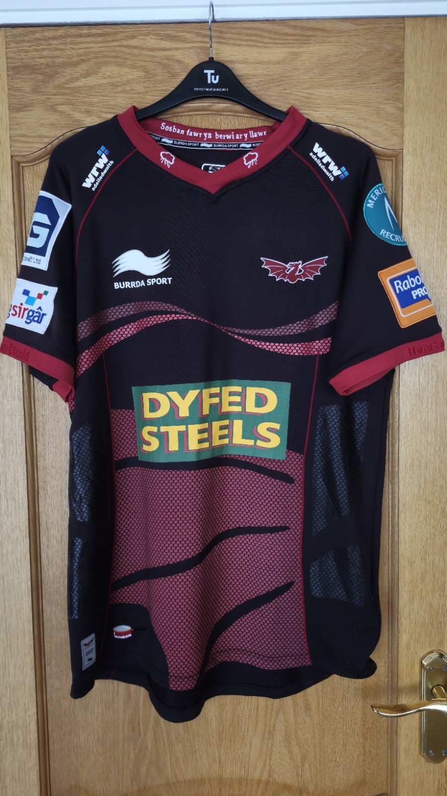 Vintage Mens 2012 Llanelli Scarlets Away Rugby Shirt Burrda Black Jersey Large. Vintage Mens 2012 Llanelli Scarlets Away Rugby Shirt Burrda Black Jersey Large.