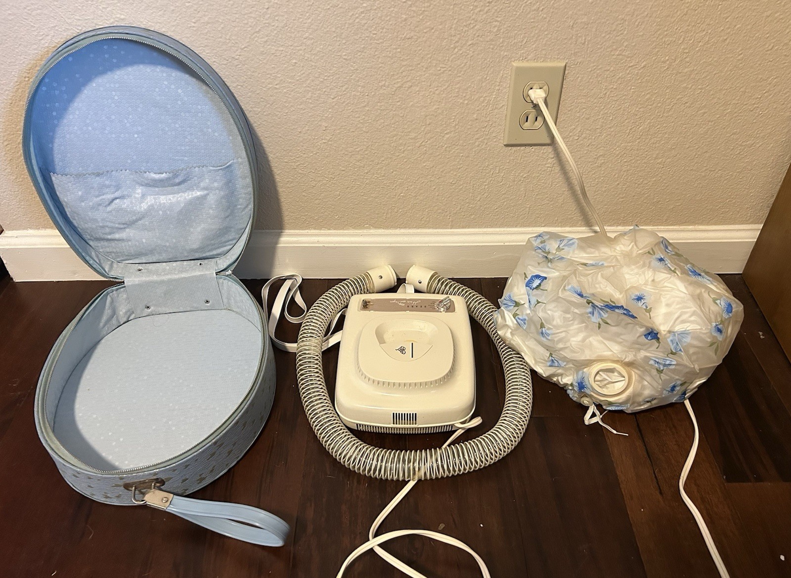 Vintage Sears 1950’s early 60’s travel blow dryer Round Blue Carry Case Vintage Sears 1950’s early 60’s travel blow dryer Round Blue Carry Case