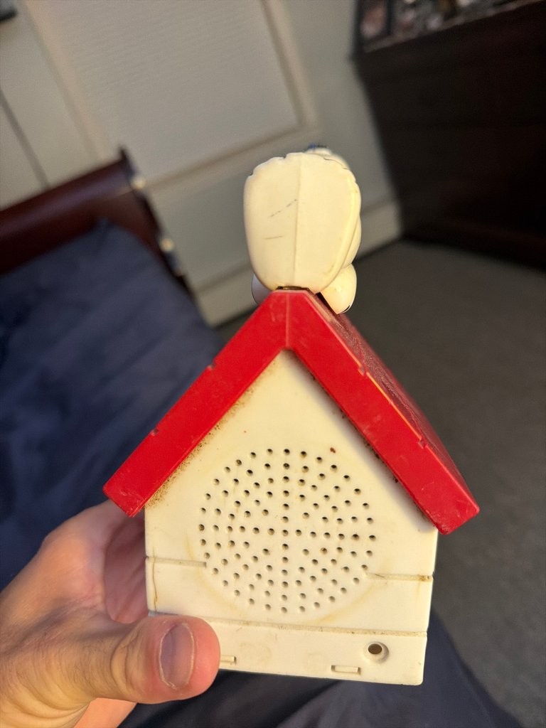 Vintage Snoopy Doghouse Radio Vintage Snoopy Doghouse Radio