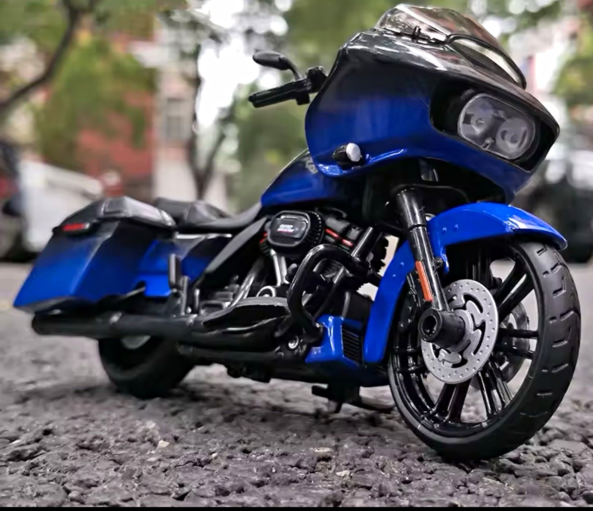 Harley Davidson 2018 CVO Road Glide Alloy Sports Motorcycle Model..