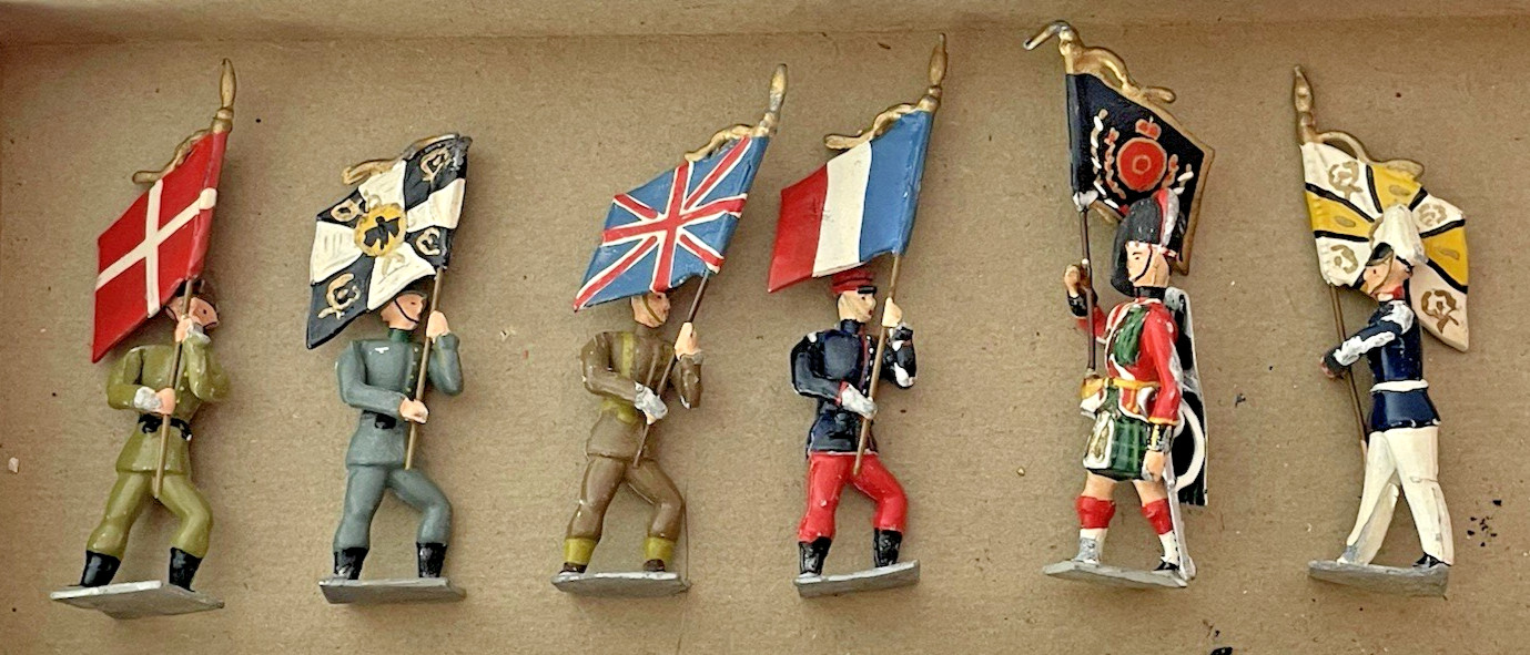 BOXED W BRITAIN CUSTOM LOT OF 6 COLLECTIBLE TOY SOLDIERS EUROPEAN FLAG BEARERS
