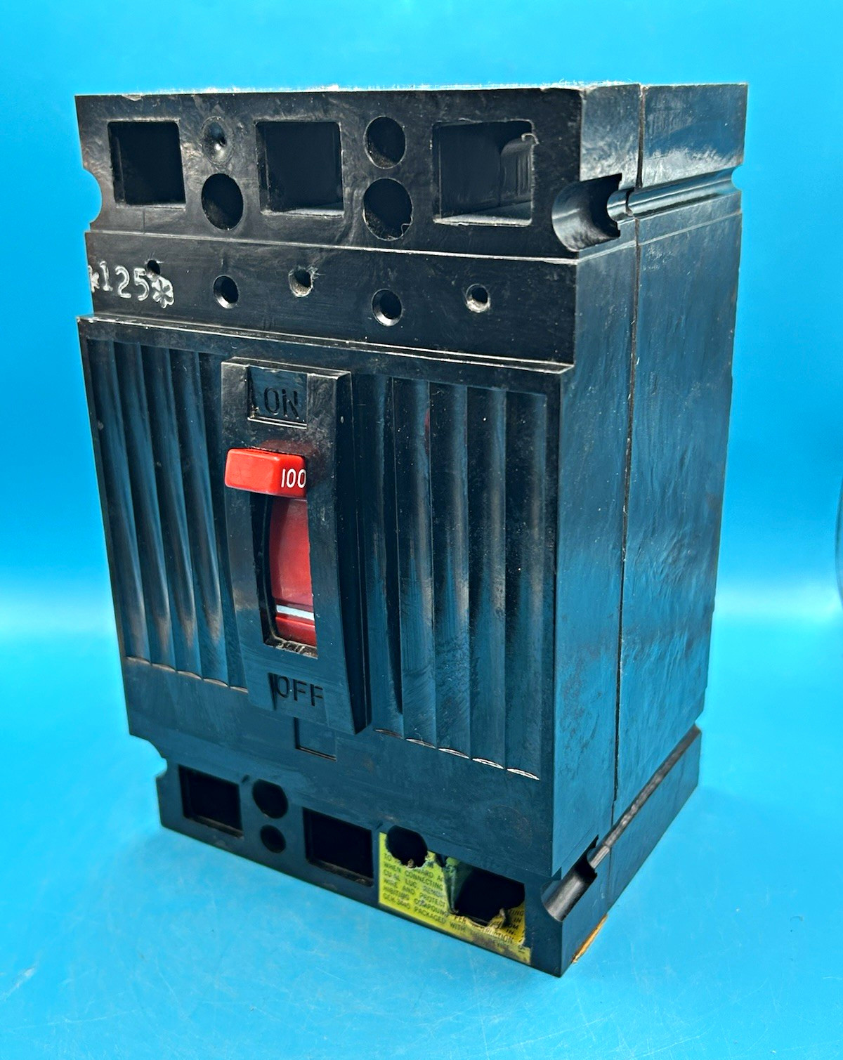 General Electric THED136100 100A 3-Pole 451-500V AC Main Breaker Trip Indicator General Electric THED136100 100A 3-Pole 451-500V AC Main Breaker Trip Indicator