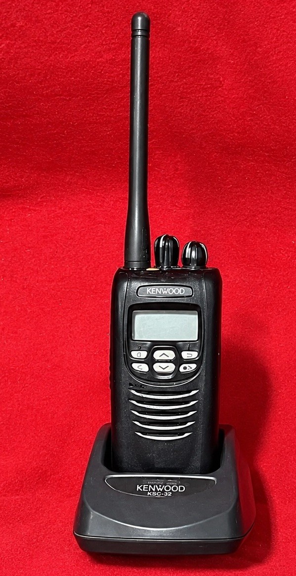 Kenwood TK-5220-K P25 Digital VHF Radio 136-174MHz With Charger Kenwood TK-5220-K P25 Digital VHF Radio 136-174MHz With Charger