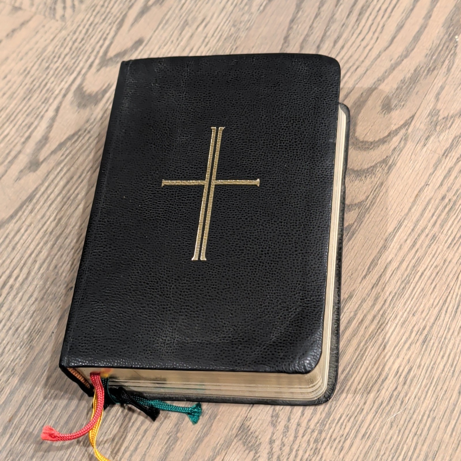 Vintage 1975 The New American Sunday Missal Catholic Leather Gold Gilt 5 Ribbons