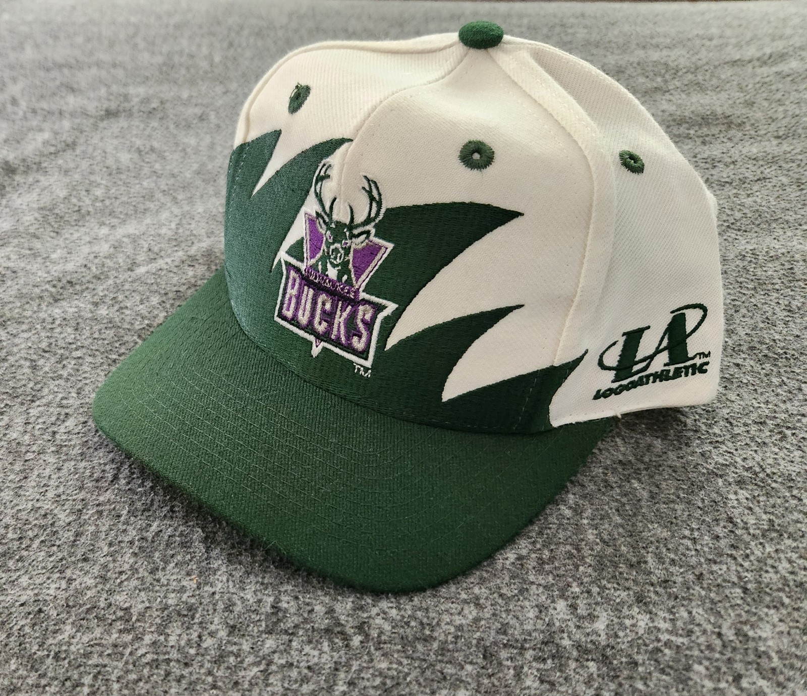 RARE VTG 90s Milwaukee Bucks Logo Athletic Sharktooth Snapback Hat CLEAN Taiwan RARE VTG 90s Milwaukee Bucks Logo Athletic Sharktooth Snapback Hat CLEAN Taiwan