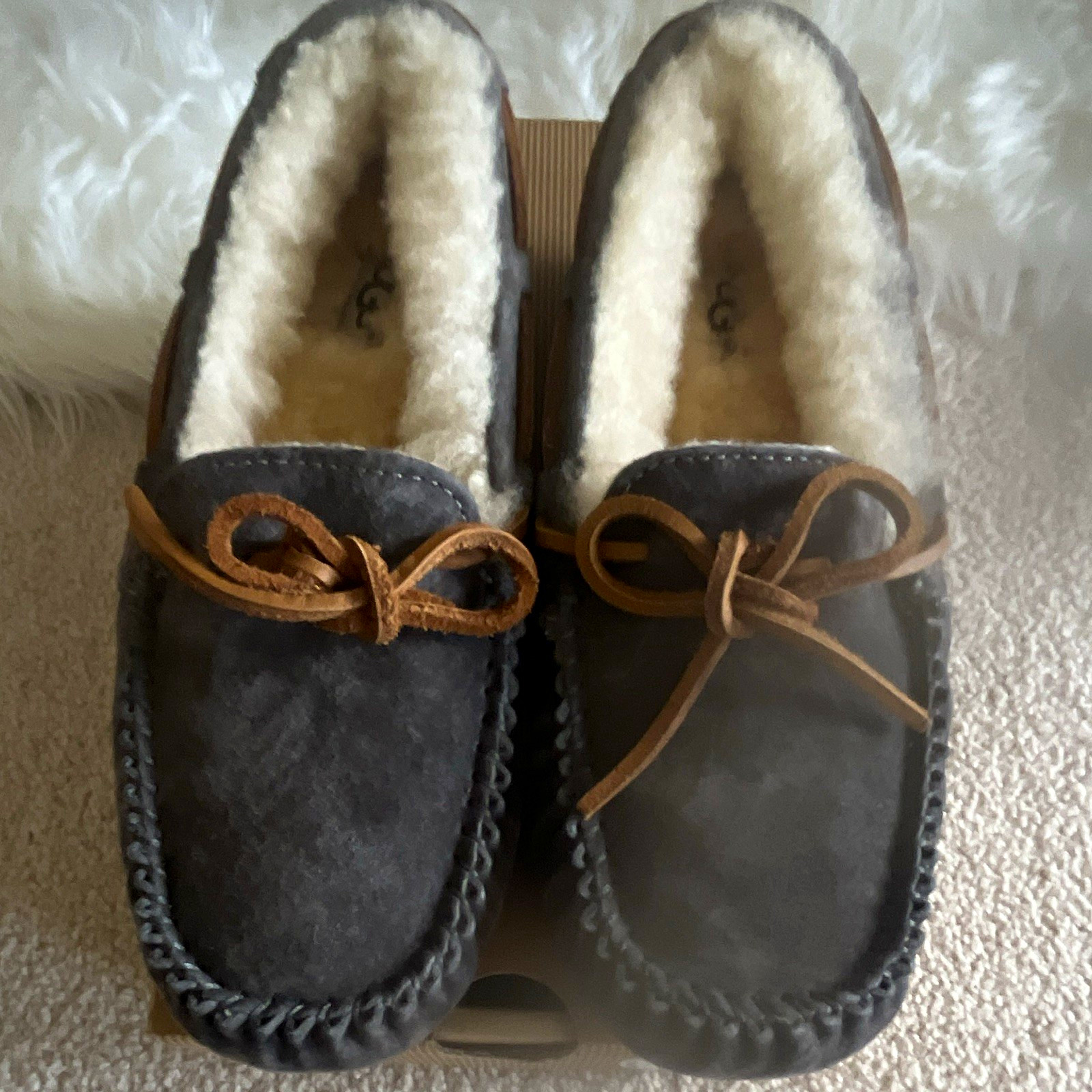 UGG Dakota Moccasin Slipper Suede Sheepskin Lined Slip-On Gray 5 UGG Dakota Moccasin Slipper Suede Sheepskin Lined Slip-On Gray 5