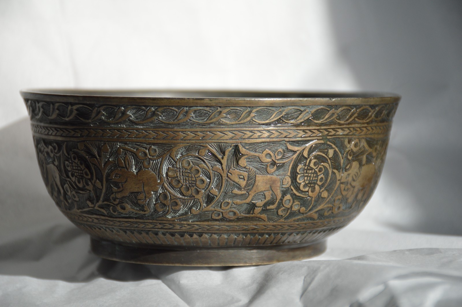 Antique Carved Bronze Singing Bowl Jumbati Bangladeshi 18th-19th Cent 2 lbs Antique Carved Bronze Singing Bowl Jumbati Bangladeshi 18th-19th Cent 2 lbs