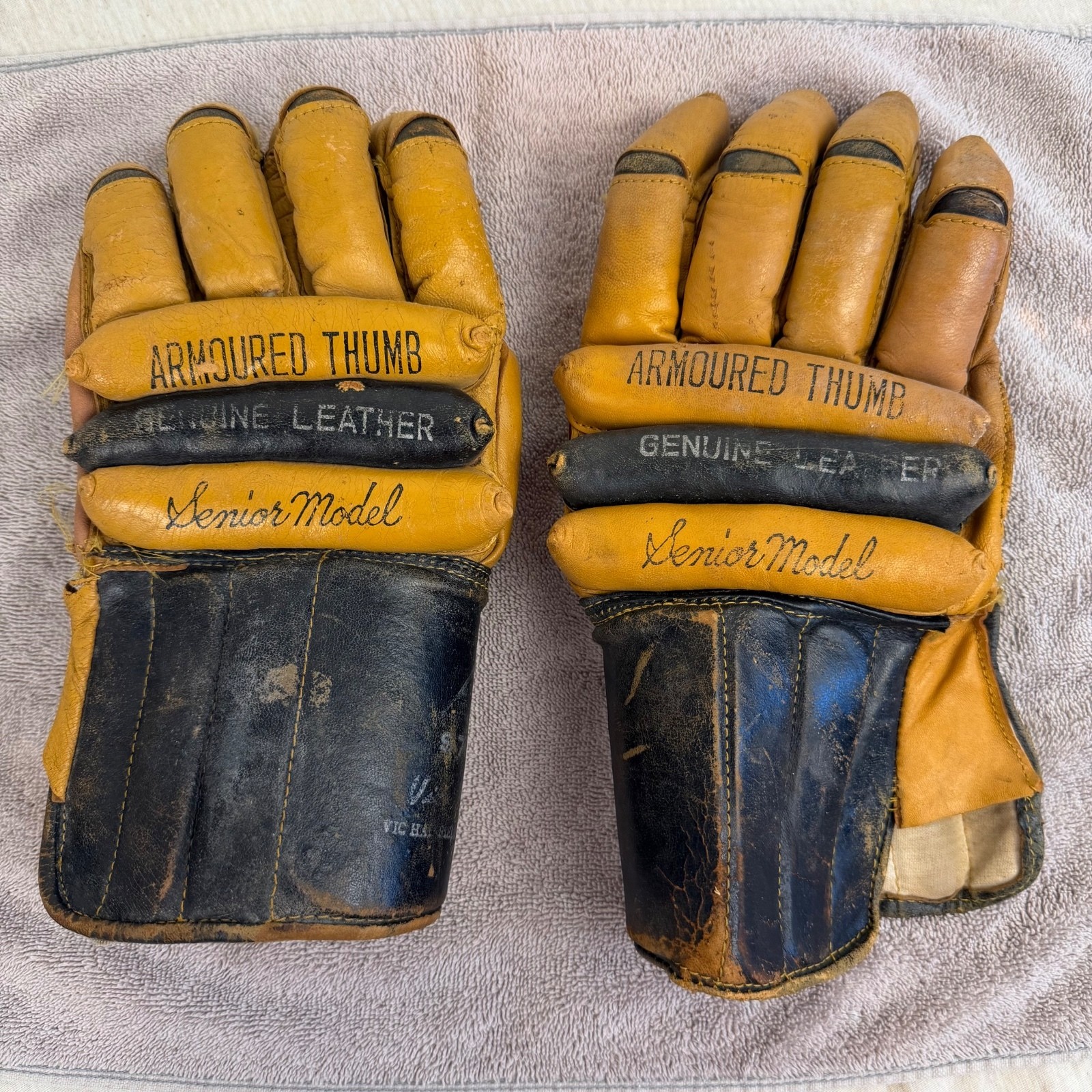 Vintage Trio Hollander Vic Hadfield Senior Leather Hockey Gloves