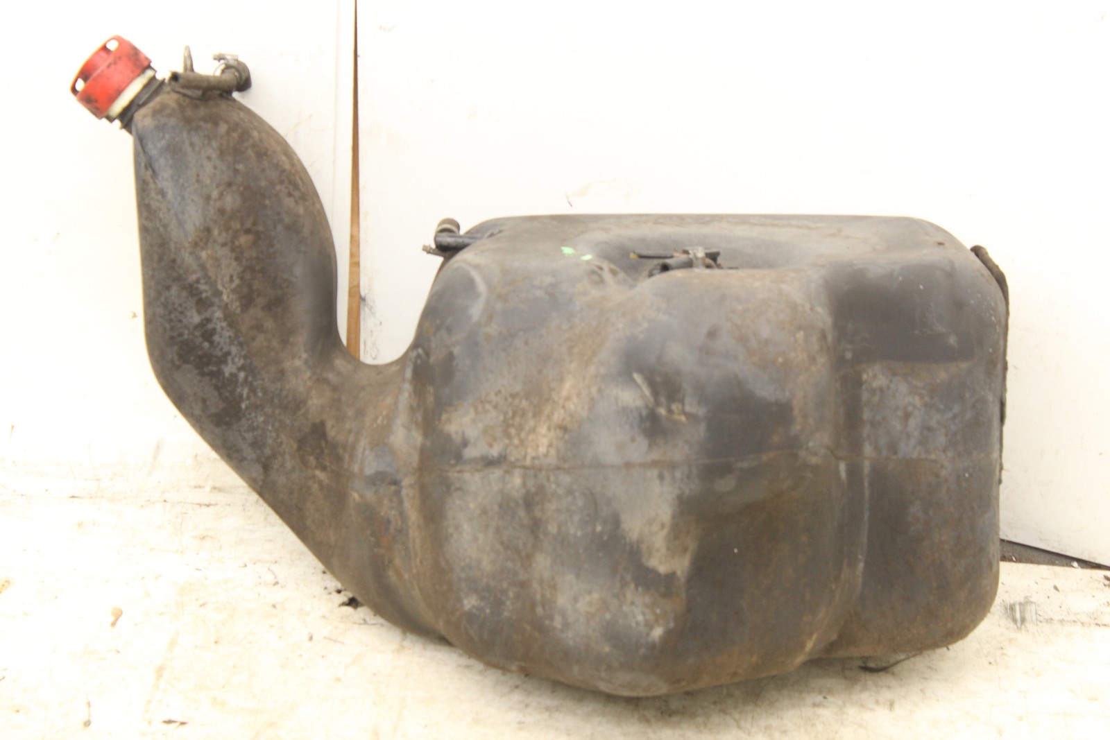 1984-1995 PORSCHE 928 FUEL GAS TANK PLASTIC UNIT OEM LM03