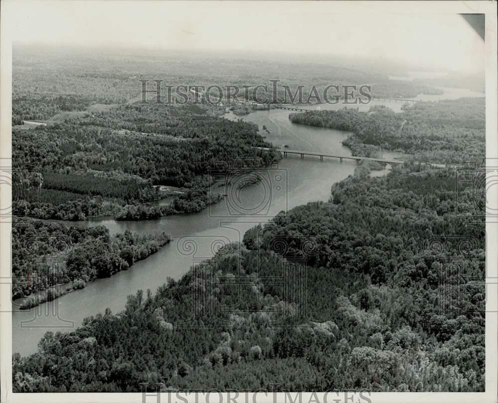 1966 Press Photo Aerial view of the Catawba River and Bridge I-85 - lra08870