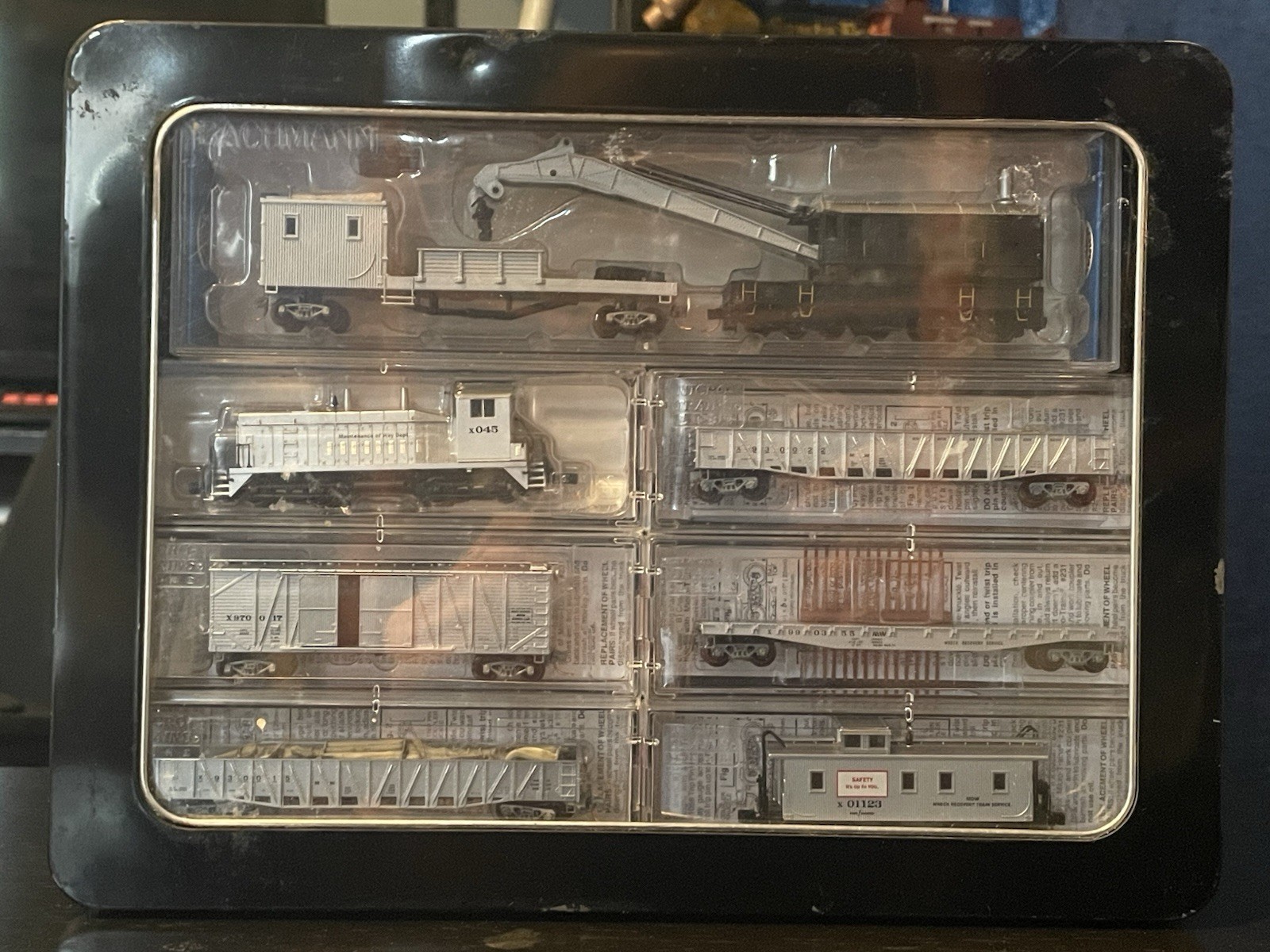 MicroTrains N Scale MOW/Maintenance Of Way Locomotive And Rollingstock Set