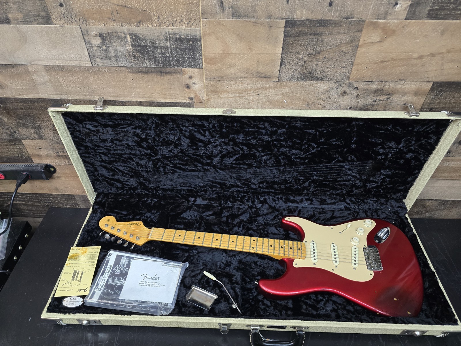 2006 Fender Eric Johnson Natural Relic Stratocaster .USA Candy Apple Red W/Ohsc 2006 Fender Eric Johnson Natural Relic Stratocaster .USA Candy Apple Red W/Ohsc