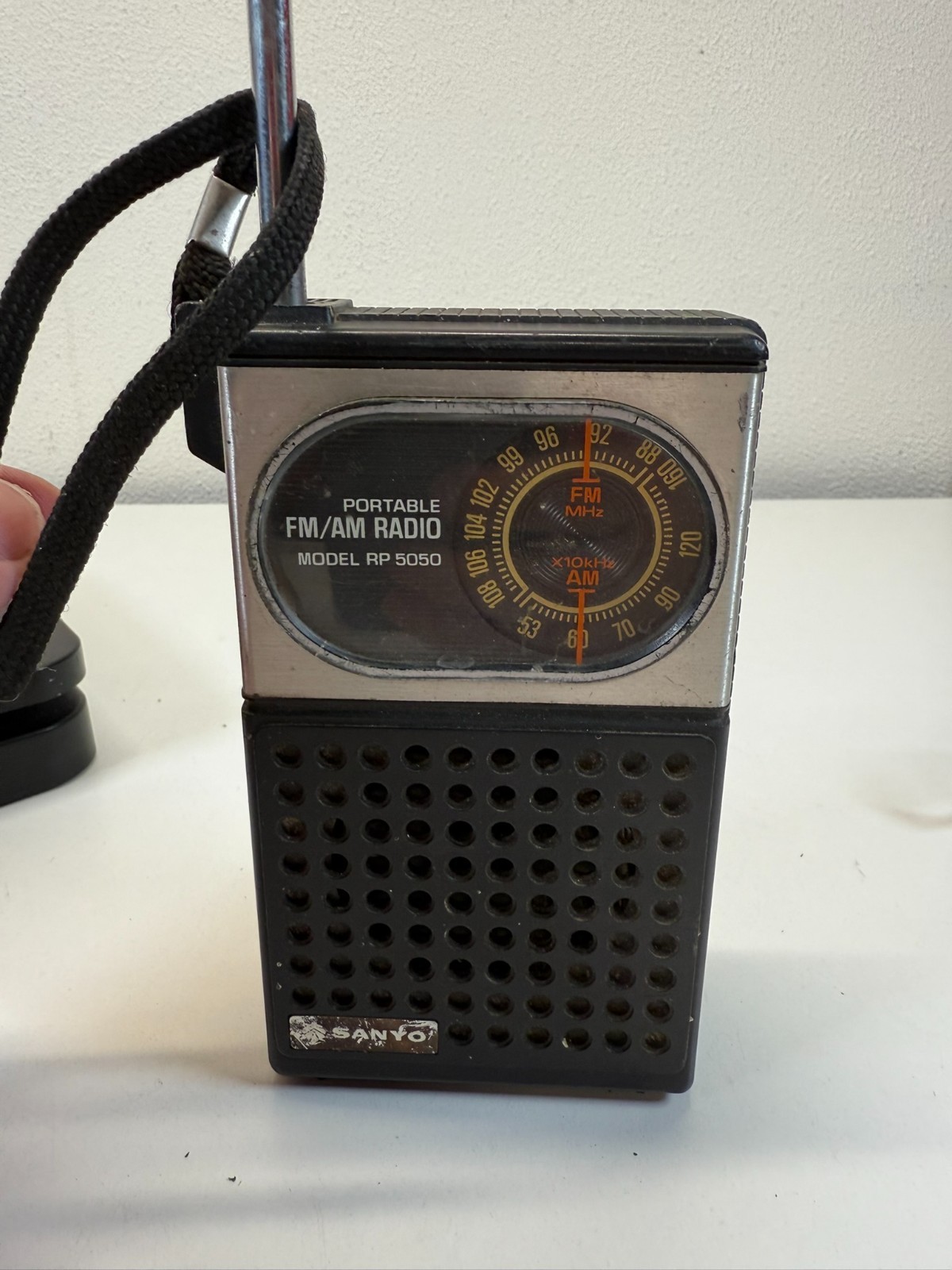 2 Vtg Sanyo Model RP-5050 Portable AM FM Radio 2 9V Battery Hong Kong Singapore 2 Vtg Sanyo Model RP-5050 Portable AM FM Radio 2 9V Battery Hong Kong Singapore