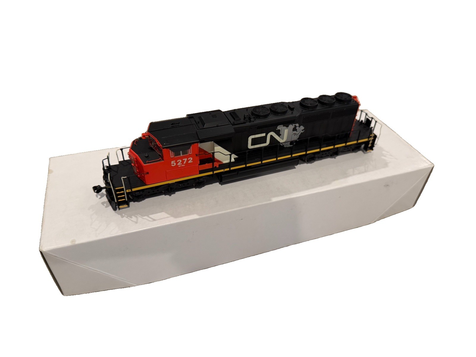 HO Scale Intermountain SD40-2LW CN 5272 DCC & Sound HO Scale Intermountain SD40-2LW CN 5272 DCC & Sound