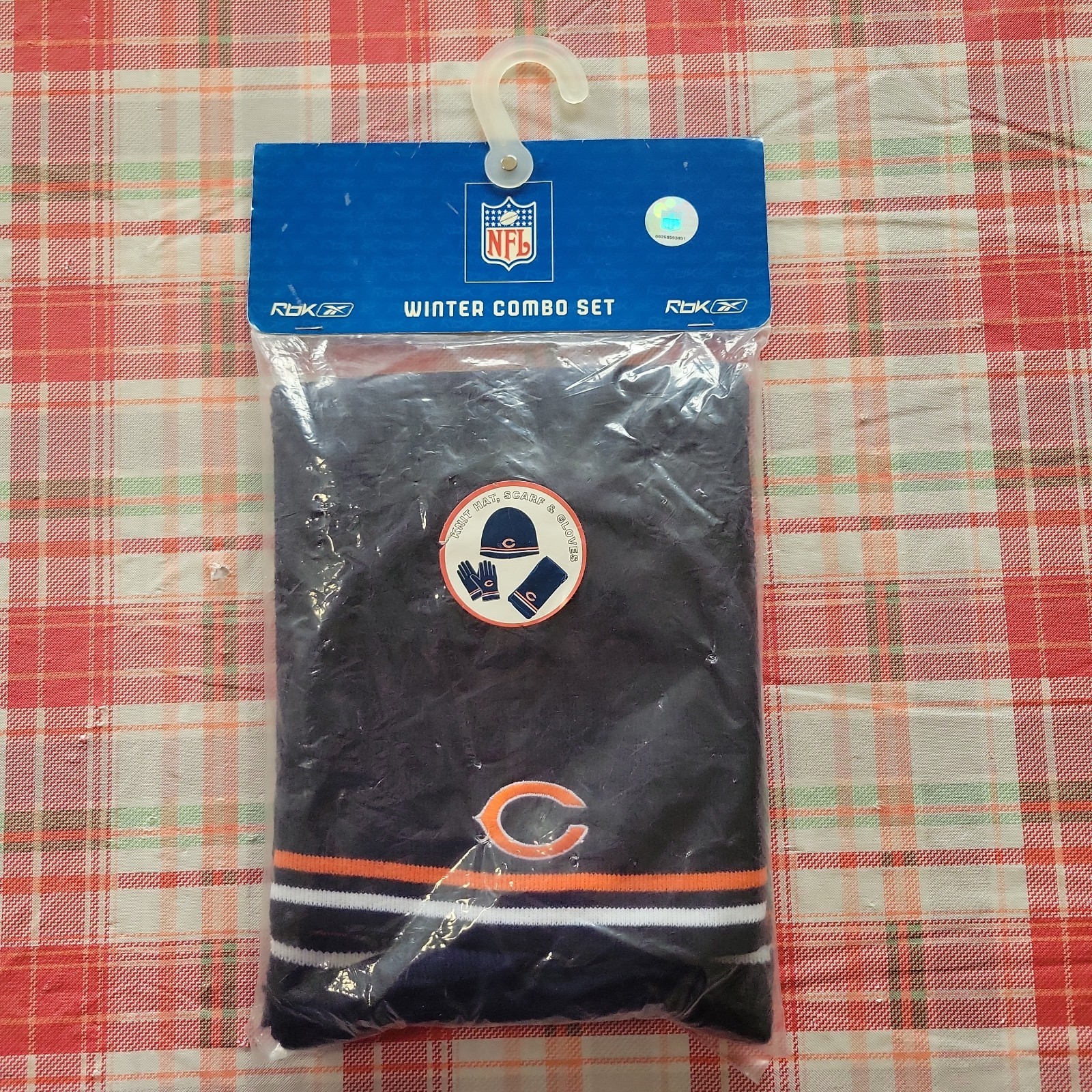 Vintage 2002 Chicago Bears Reebok Winter Set Beanie Scarf Gloves Deadstock... Vintage 2002 Chicago Bears Reebok Winter Set Beanie Scarf Gloves Deadstock...