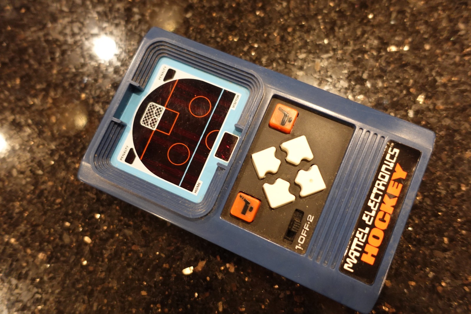 Vintage MATTEL HOCKEY  Handheld Electronic Tabletop   Video game   A14 READ