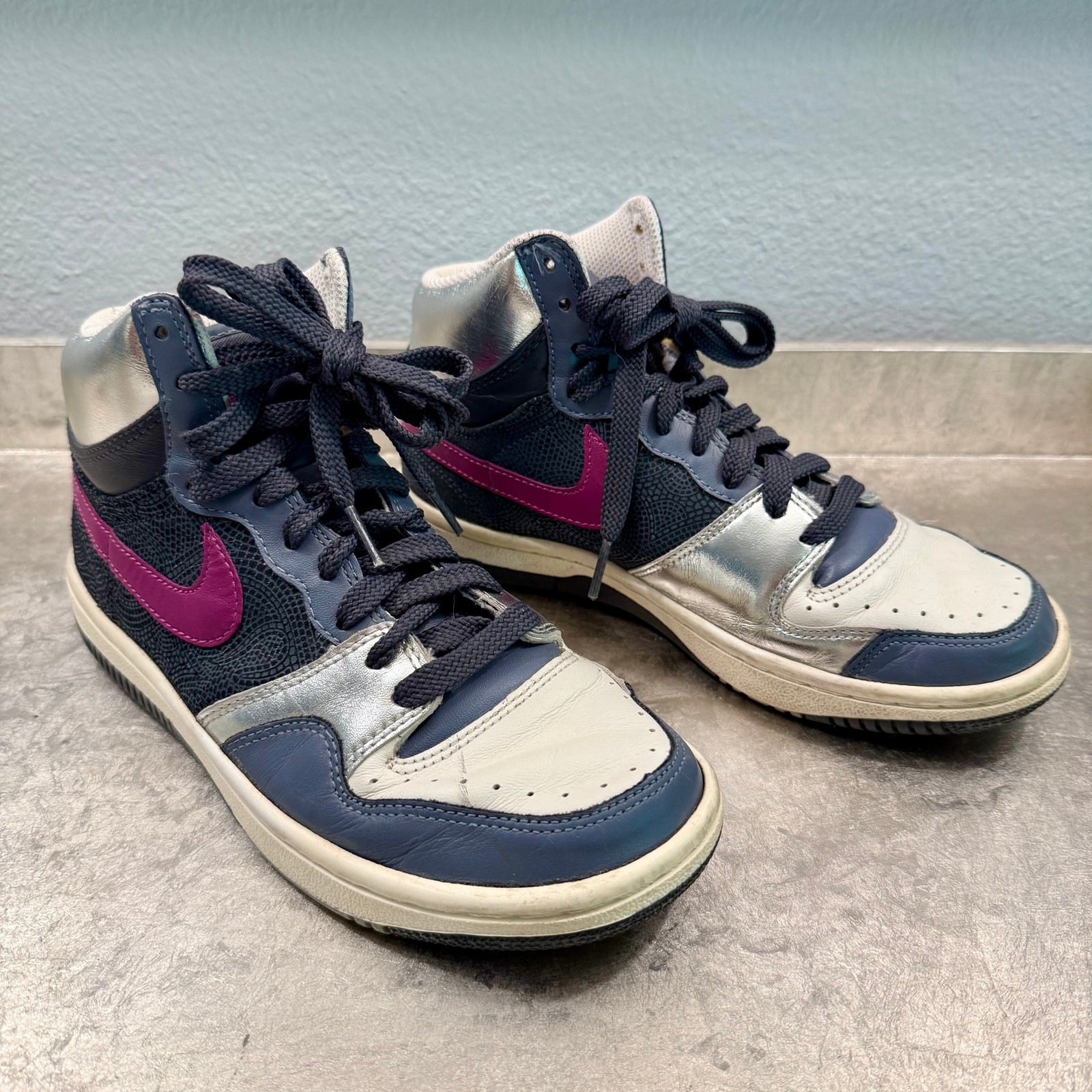 Vintage 2007 Nike Court Force High Women\'s 7.5 Vintage 2007 Nike Court Force High Women\'s 7.5