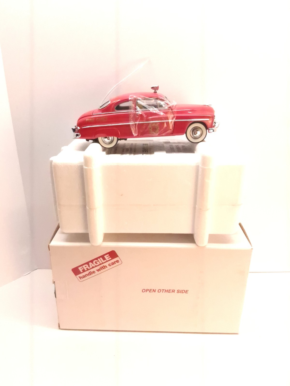 Danbury Mint 1/24th Scale 1949 Mercury Fire Chief Car-BOX-EXCELLENT- Danbury Mint 1/24th Scale 1949 Mercury Fire Chief Car-BOX-EXCELLENT-