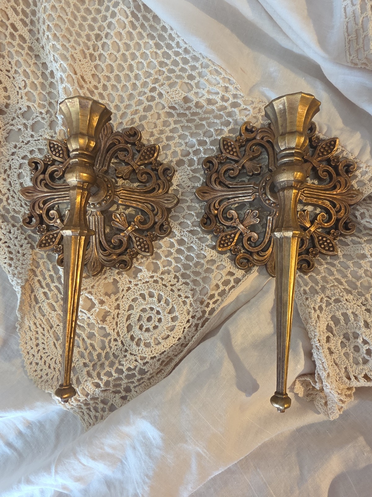 Vintage Pair 1960s Gold Wall Sconce Candle Holders Ornate Syroco #4831 USA 10\ Vintage Pair 1960s Gold Wall Sconce Candle Holders Ornate Syroco #4831 USA 10\