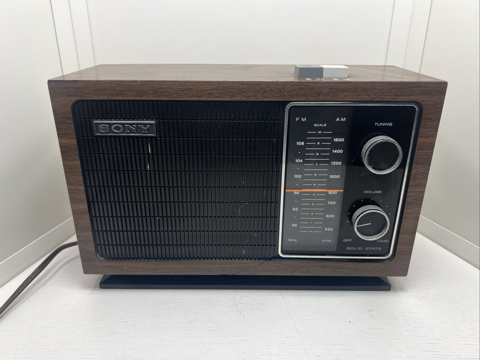 Sony TFM-9430 W Vintage 2 Band Radio Tested Woodgrain Finish Sony TFM-9430 W Vintage 2 Band Radio Tested Woodgrain Finish