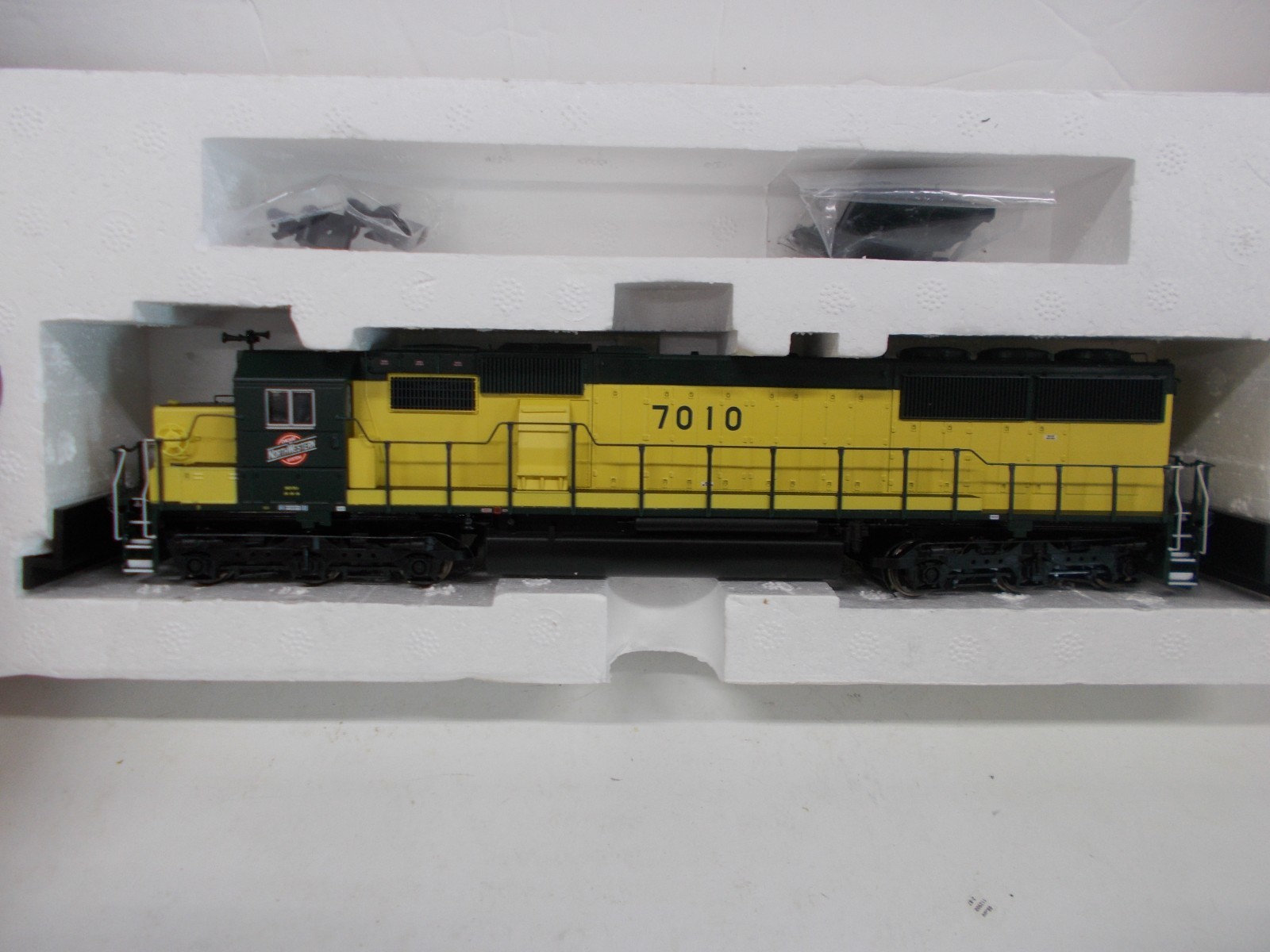 PROTO2000-#30851-C &NW-SD50-LOCOMOTIVE DCC PLUG #7010~ HO SCALE PROTO2000-#30851-C &NW-SD50-LOCOMOTIVE DCC PLUG #7010~ HO SCALE
