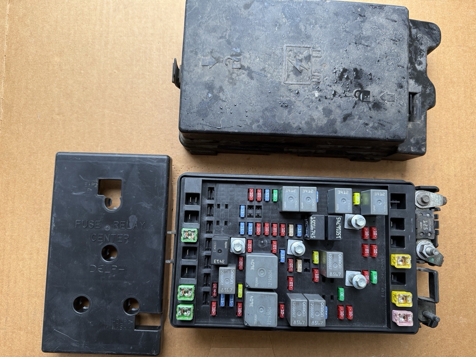 05-06 GMC Envoy Chevy Trailblazer 5.3L V8 Engine Bay Fuse Box Relay 15141559-2