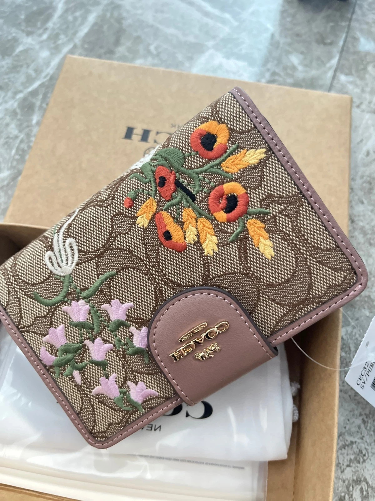 NEW COACH CEC32 Medium Corner Zip Wallet Signature Jacquard w Floral Embroidery NEW COACH CEC32 Medium Corner Zip Wallet Signature Jacquard w Floral Embroidery