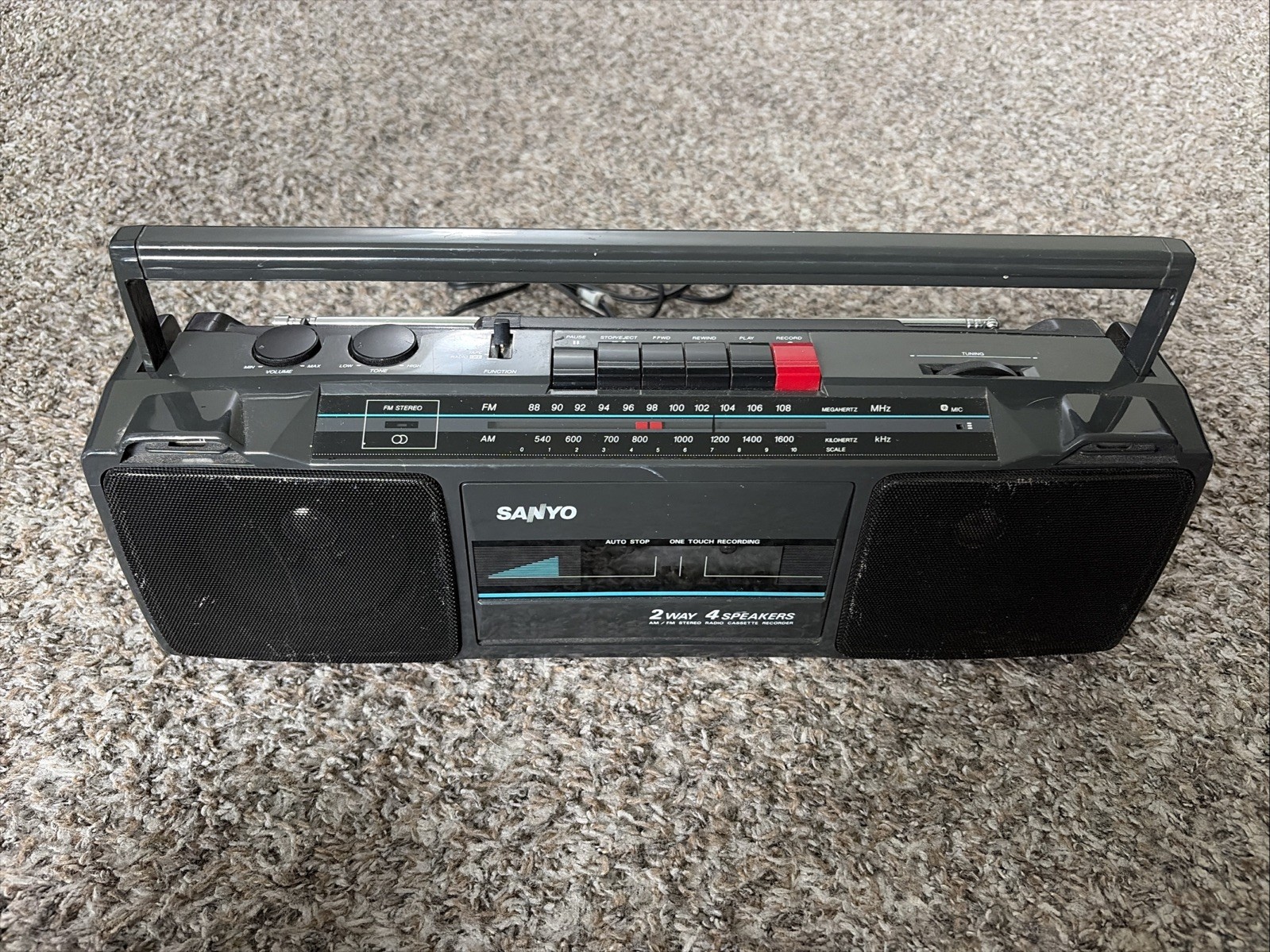 Vintage Sanyo M7024A AM/FM Stereo Cassette Tape Boom Box Recorder Player Vintage Sanyo M7024A AM/FM Stereo Cassette Tape Boom Box Recorder Player