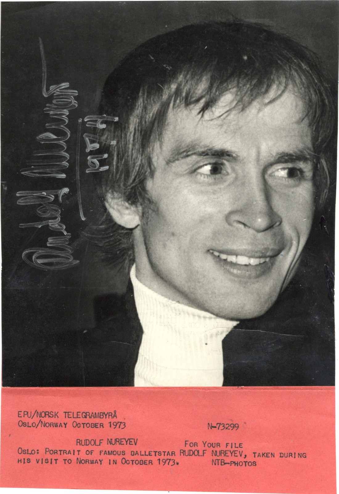 SOVIET-RUSSIAN BALLET SUPER STAR DANCER RUDOLF NUREYEV, SIGNED VINTAGE PHOTO 6X8 SOVIET-RUSSIAN BALLET SUPER STAR DANCER RUDOLF NUREYEV, SIGNED VINTAGE PHOTO 6X8