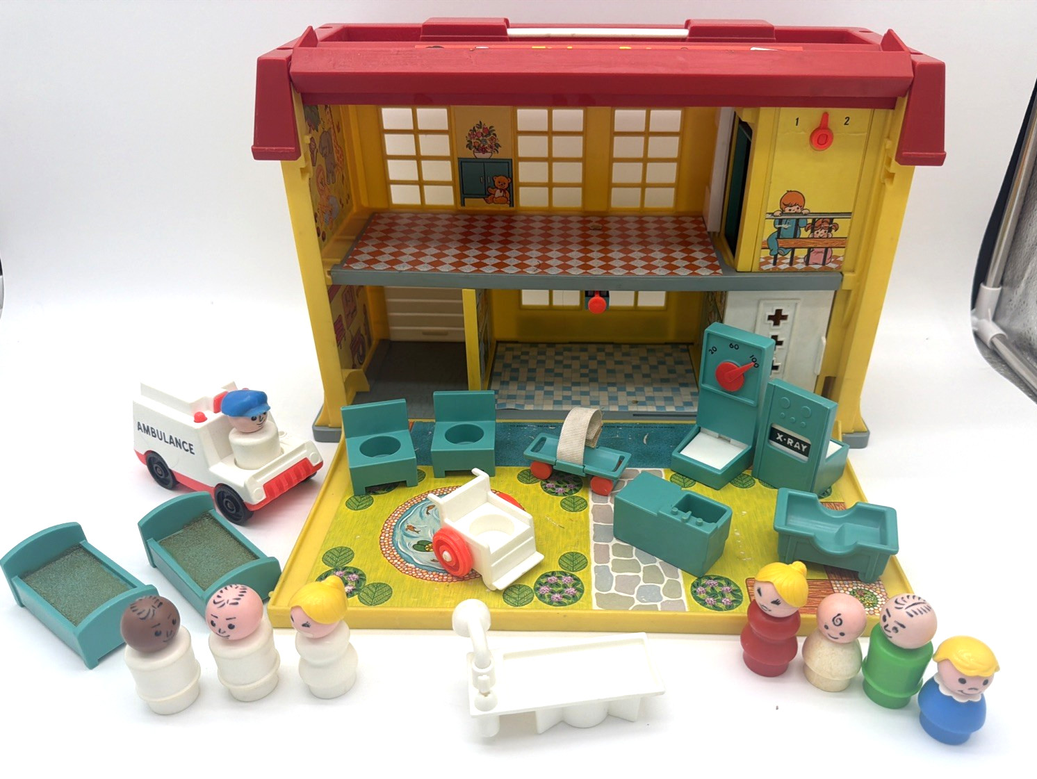 Vintage Fisher Price Little People Play Family Children's Hospital COMPLETE #931 Vintage Fisher Price Little People Play Family Children's Hospital COMPLETE #931